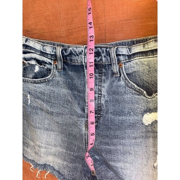 Daze Blue Light Wash High-Rise Distressed Denim Frayed Hem Shorts Women's Size 2 - Picture 5 of 8